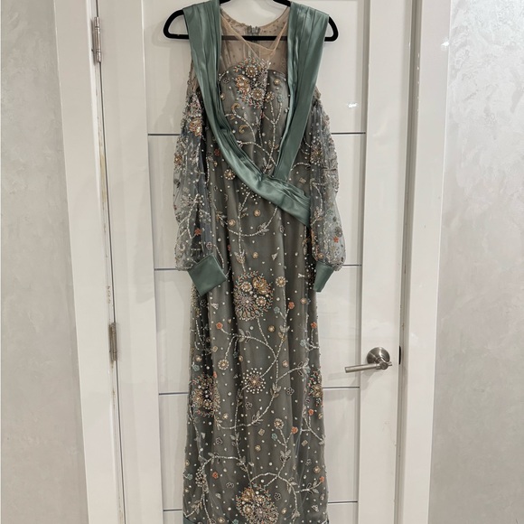Elegant Embellished Green Evening Gown - Picture 1 of 3